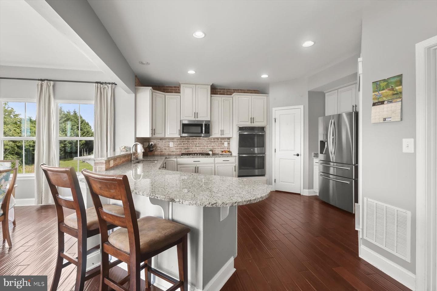 290 Henderson Road photo 11