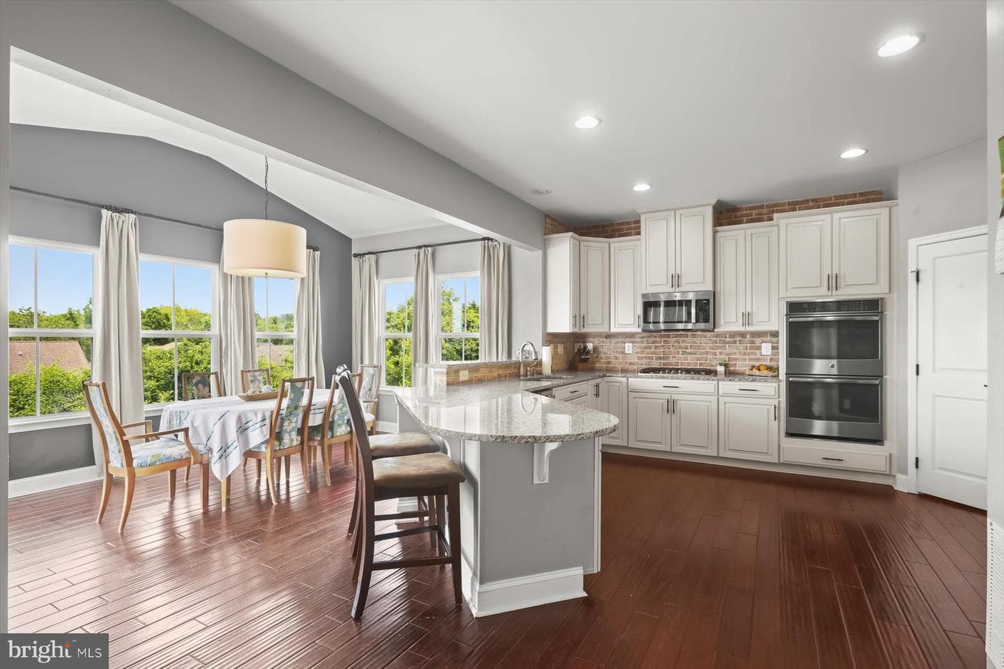 290 Henderson Road photo 15