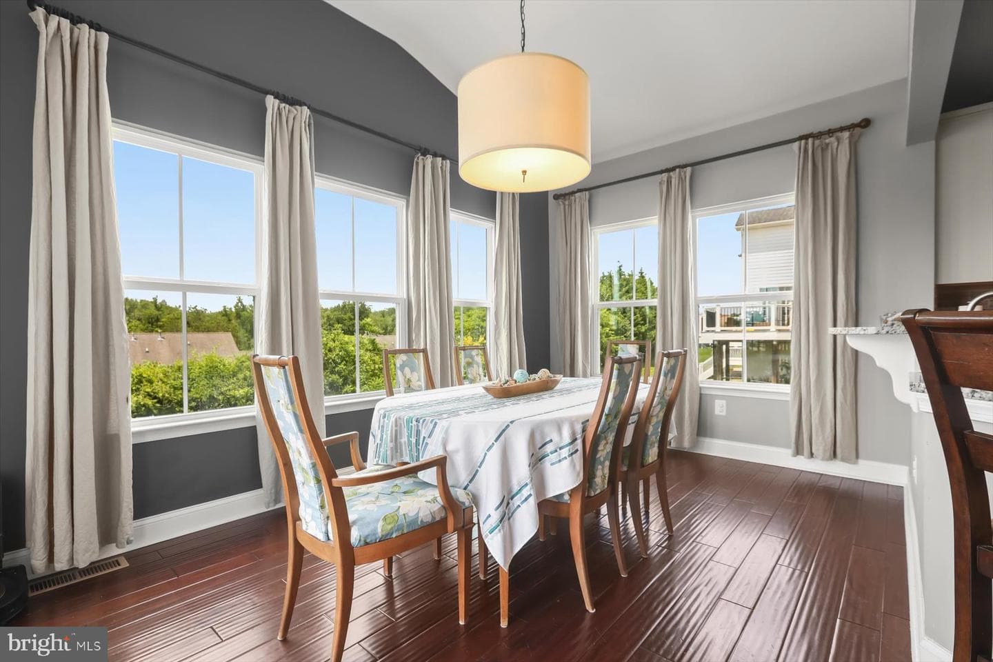 290 Henderson Road photo 16