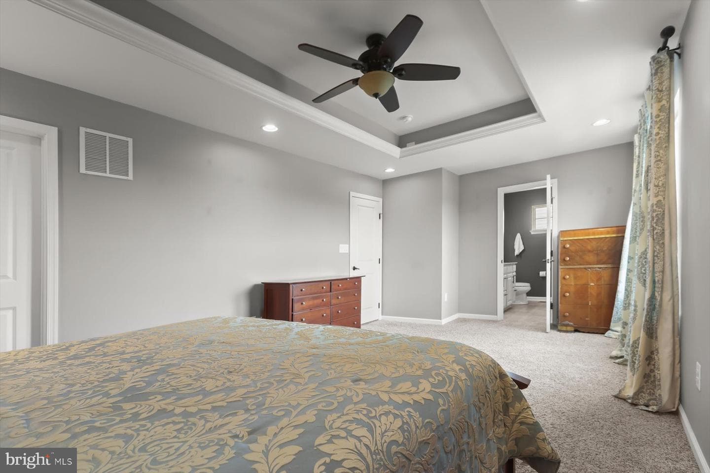 290 Henderson Road photo 23