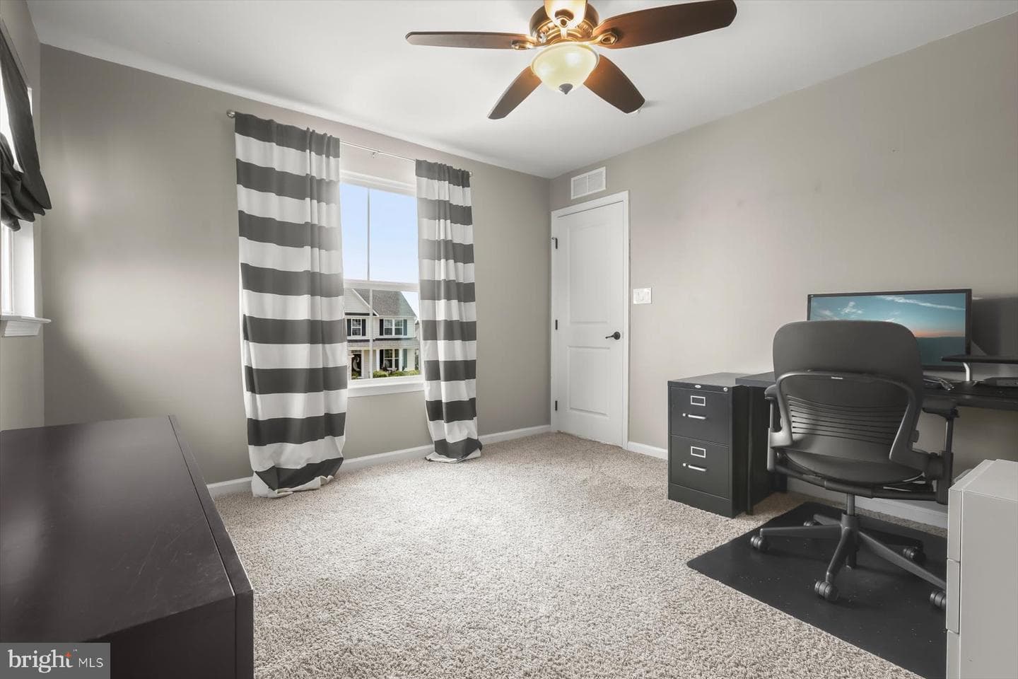 290 Henderson Road photo 29