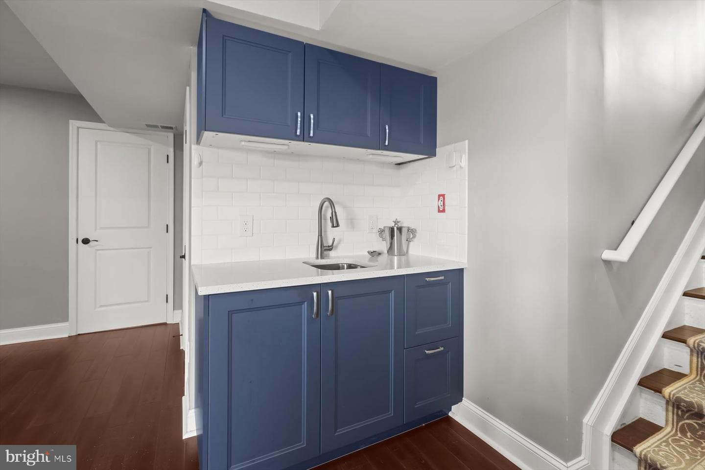290 Henderson Road photo 31