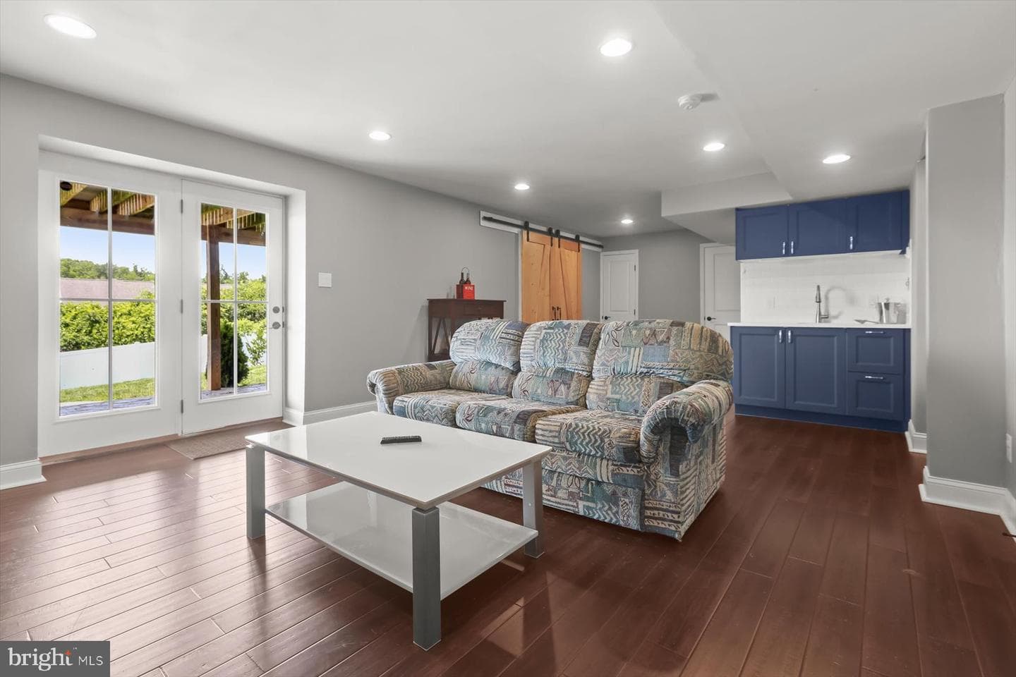 290 Henderson Road photo 32