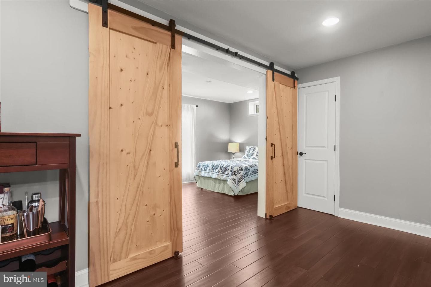 290 Henderson Road photo 38