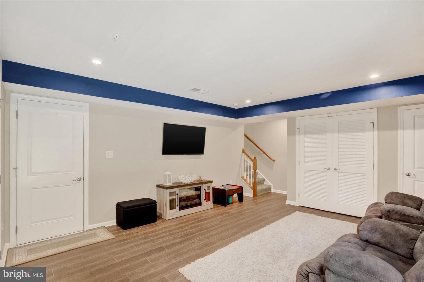 182 Mohegan Drive photo 27