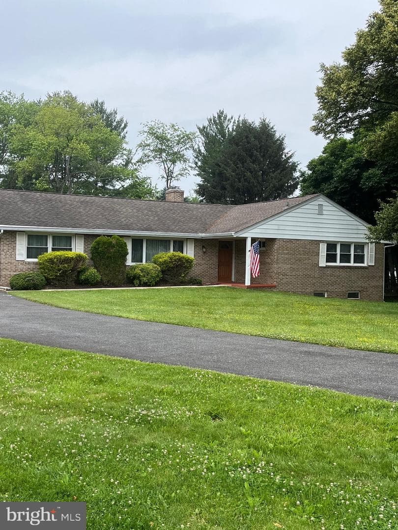 2402 Shelburne Place photo 3