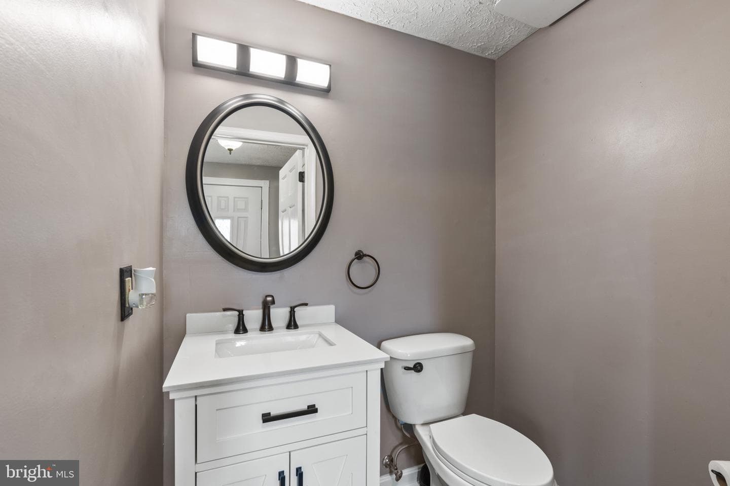 3210 Split Oak Court photo 8