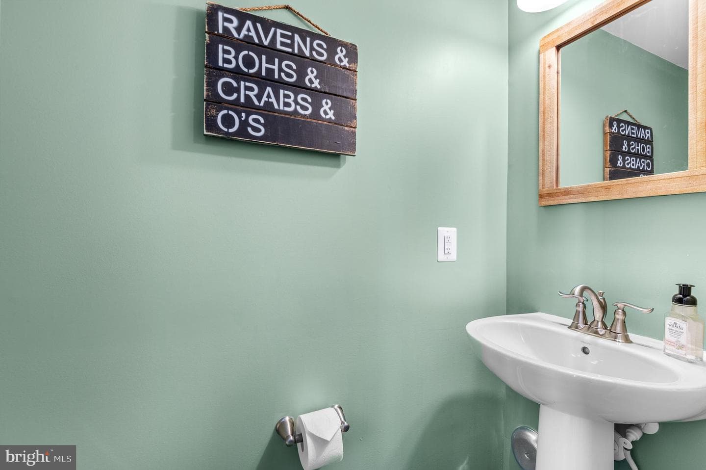 932 Dawes Court photo 8