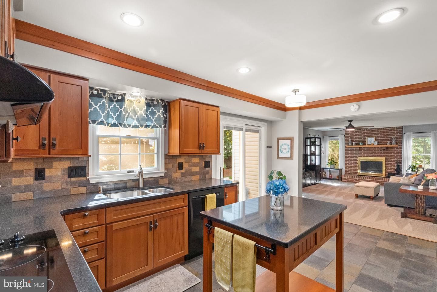 1401 Emily Court E photo 12