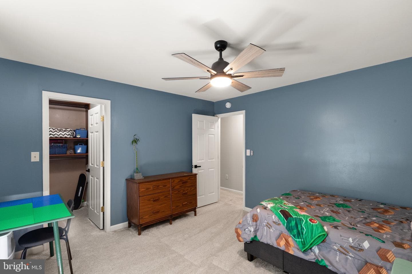 1401 Emily Court E photo 19