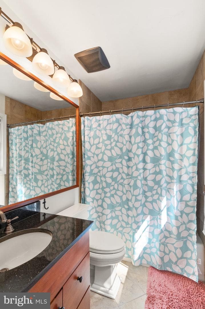 1401 Emily Court E photo 22