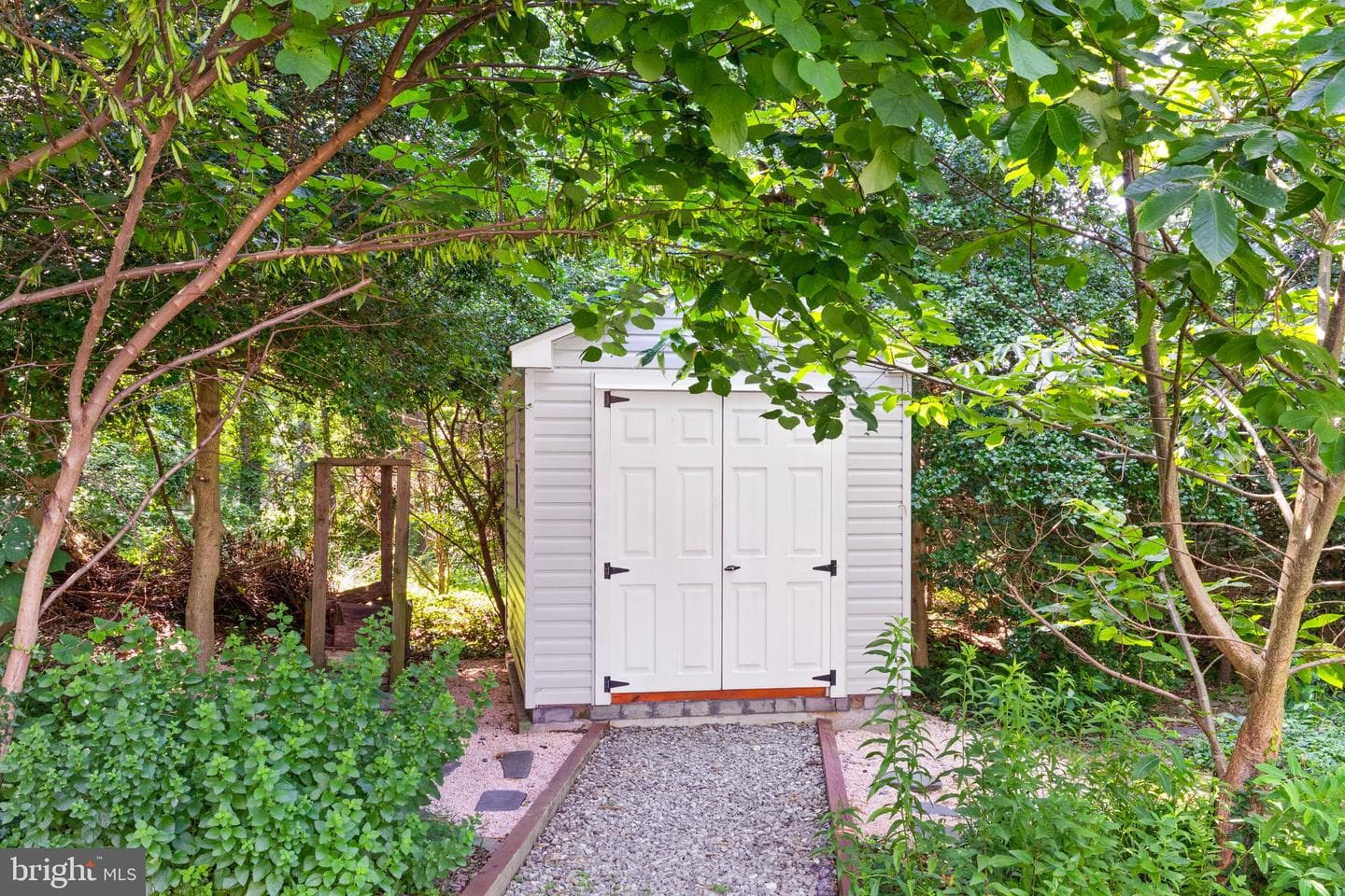 1401 Emily Court E photo 38