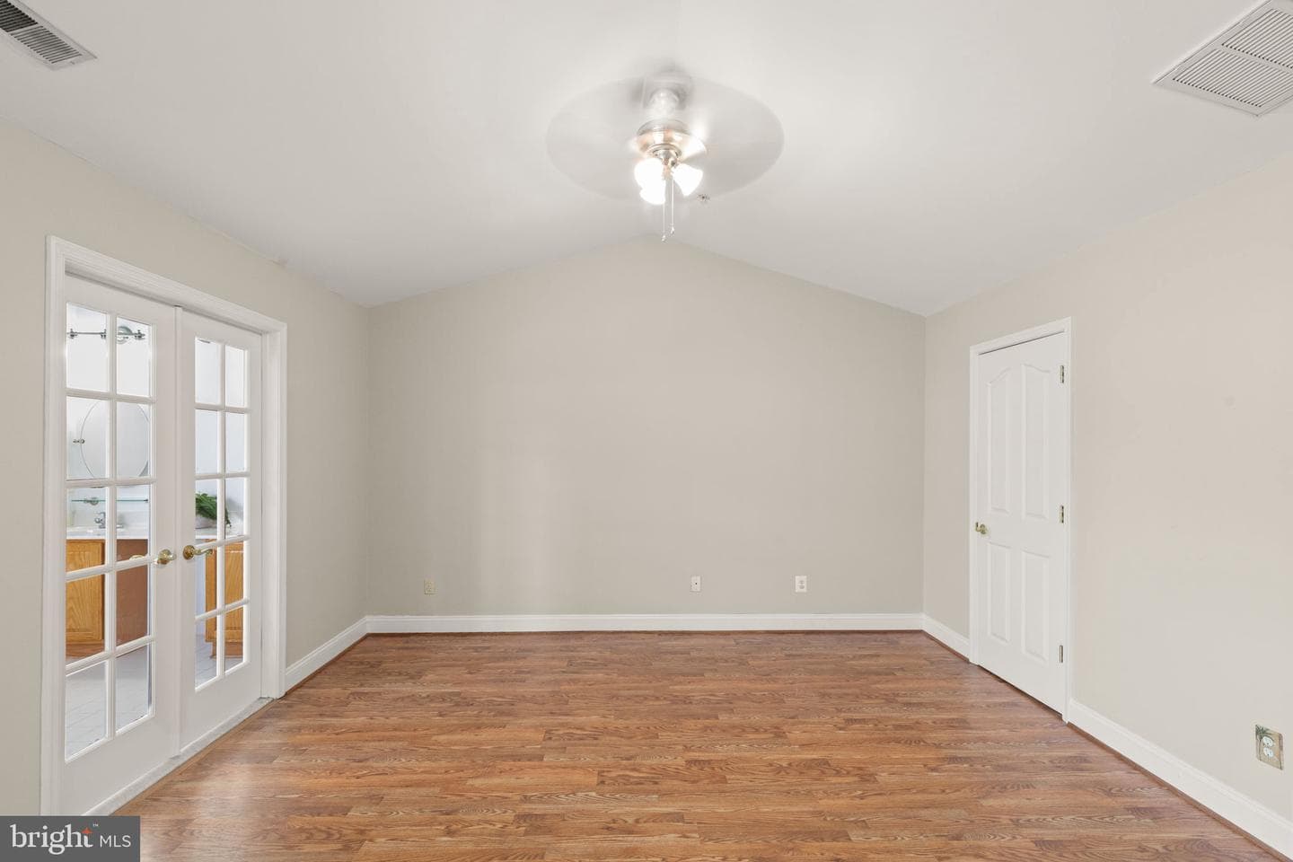 638 Berwick Court photo 17