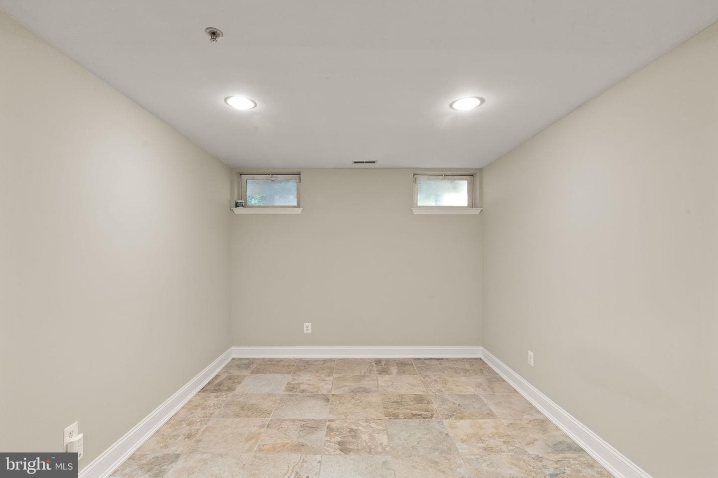 638 Berwick Court photo 33