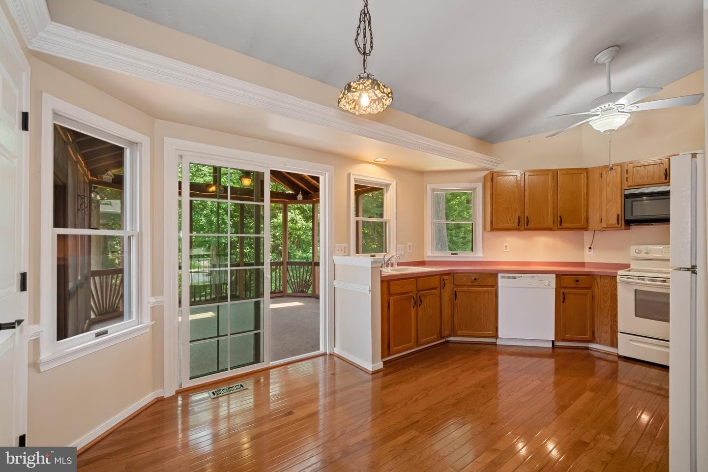 422 Dellcrest Drive photo 8
