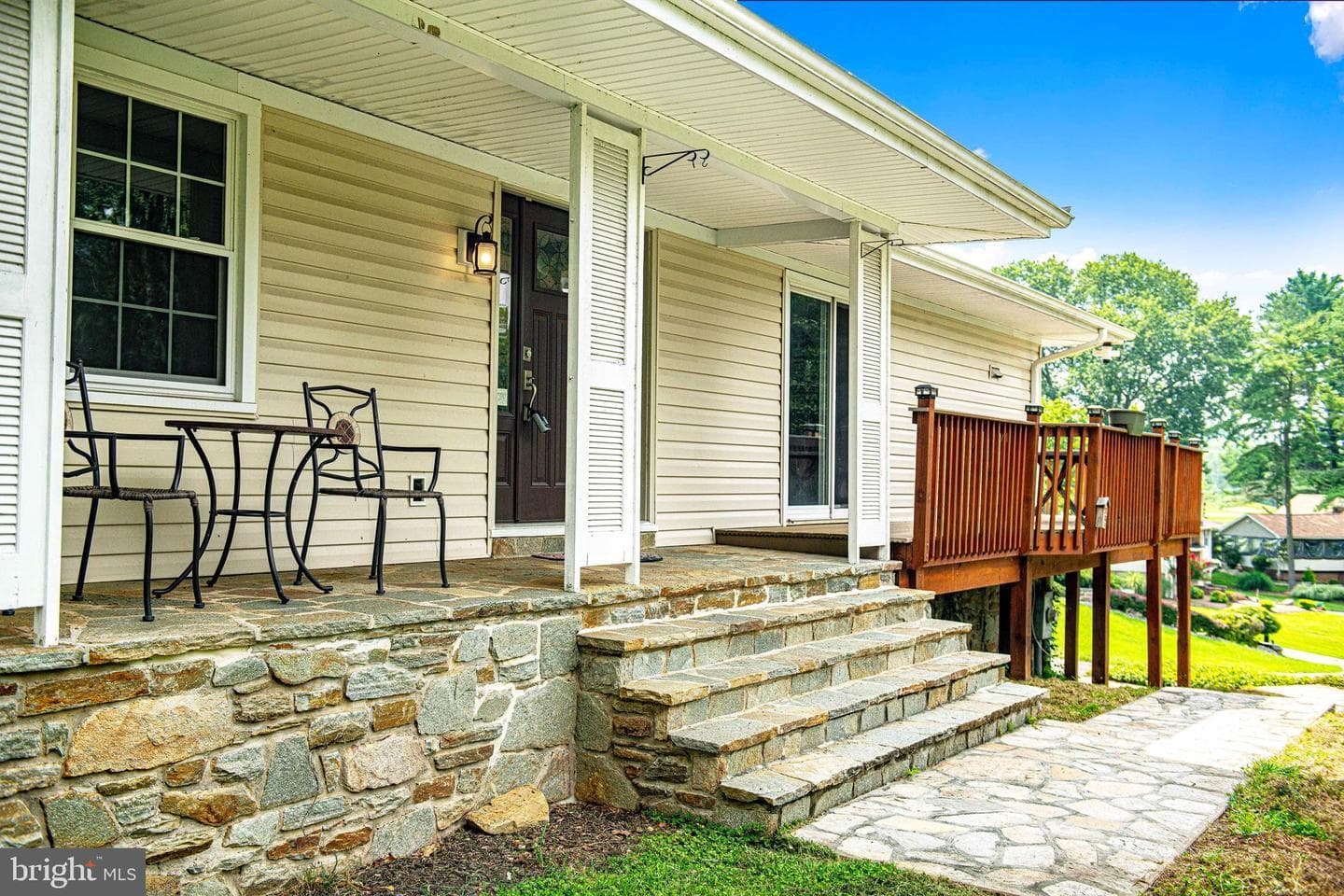 1206 E Macphail Road photo 2