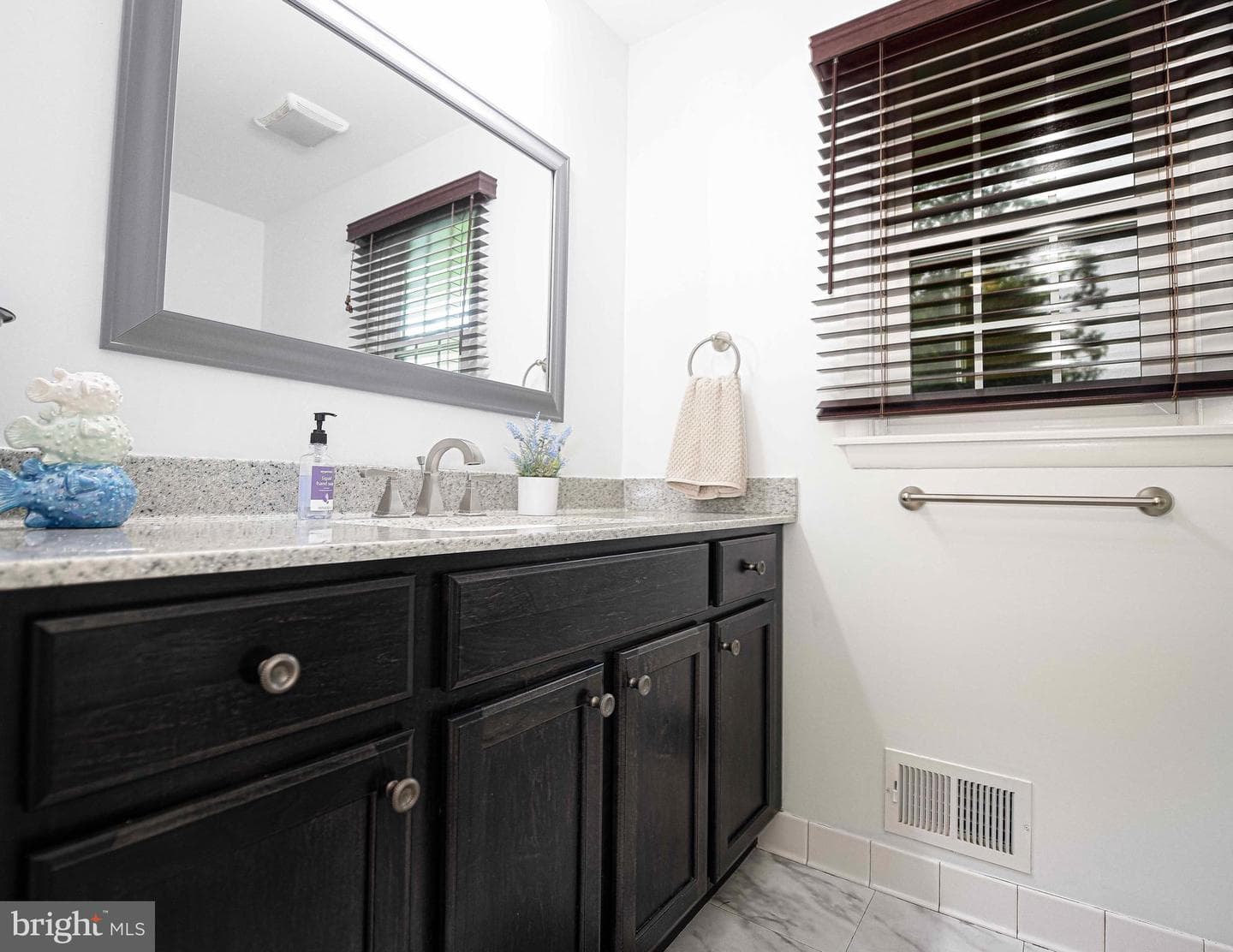 1206 E Macphail Road photo 22