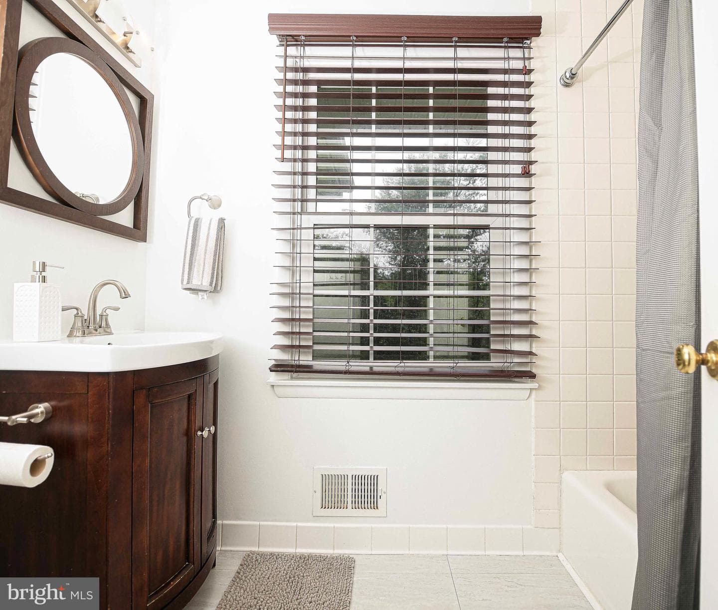 1206 E Macphail Road photo 27