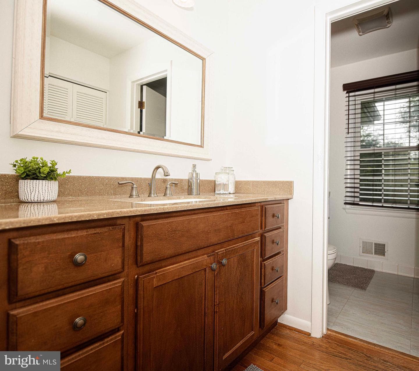 1206 E Macphail Road photo 28