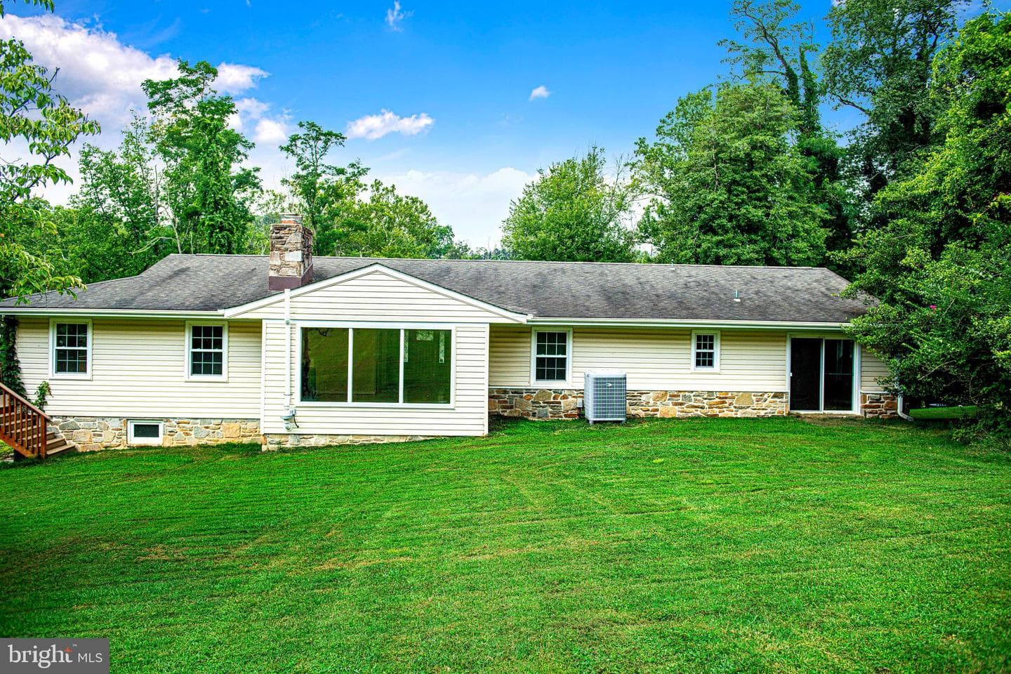 1206 E Macphail Road photo 30
