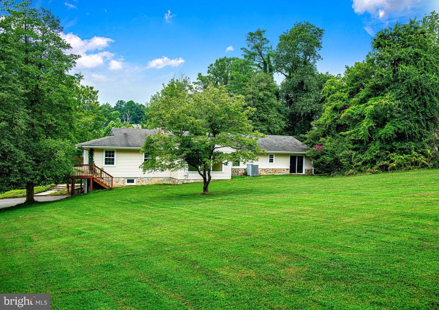 1206 E Macphail Road photo 31