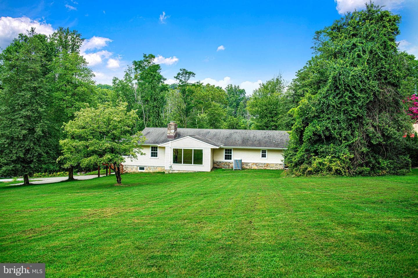 1206 E Macphail Road photo 32
