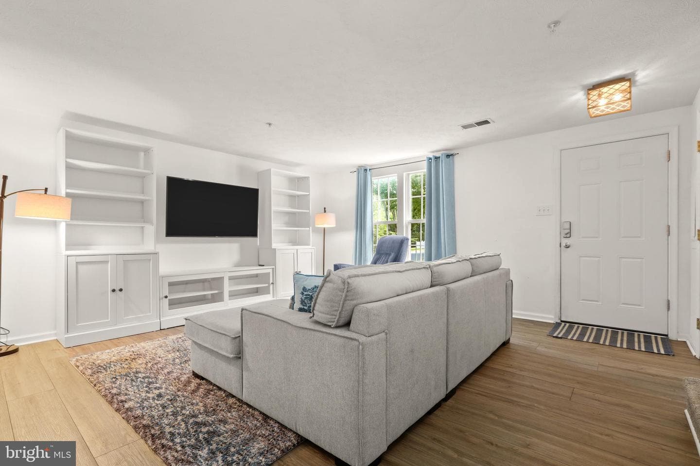 903 Gainsborough Court photo 4