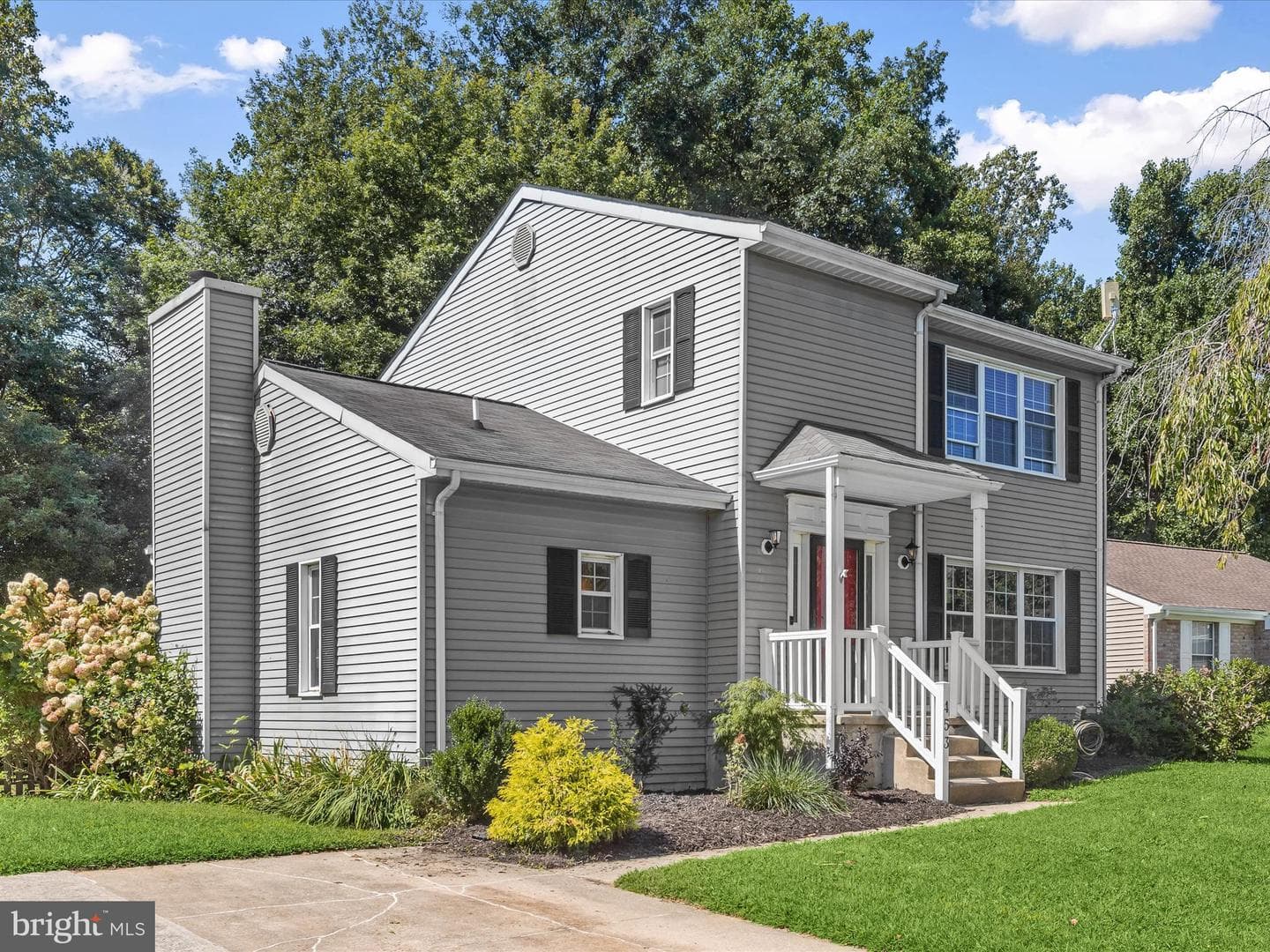 453 Crisfield Drive photo 2