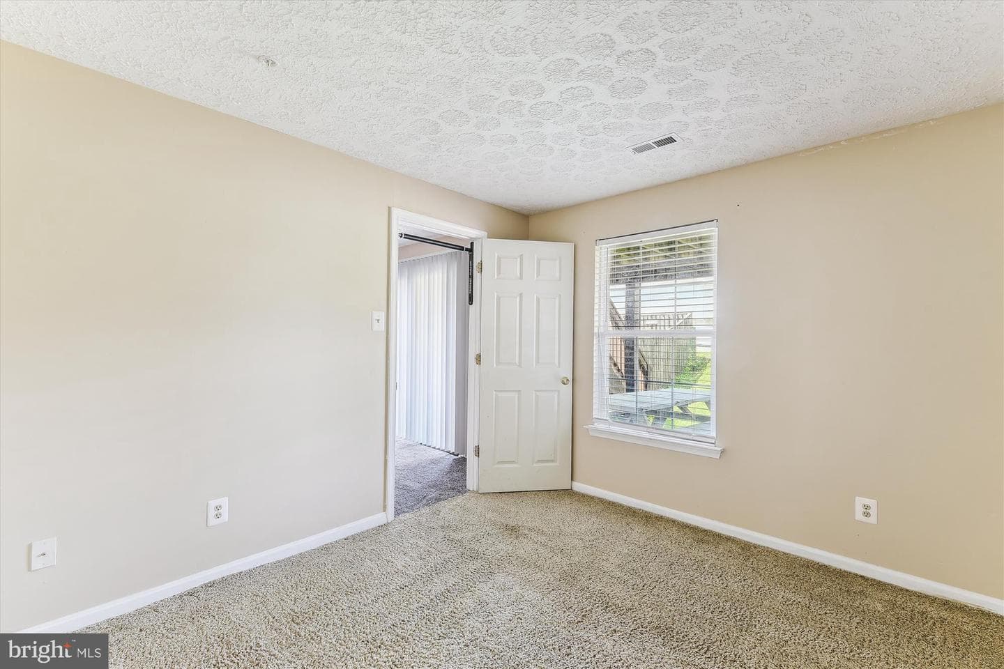 582 Doefield Court photo 40