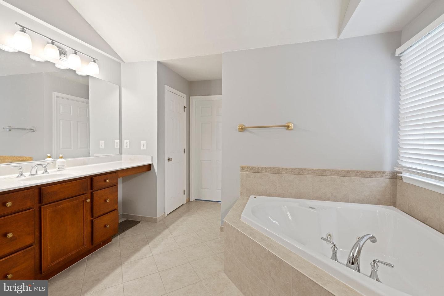 2122 Overlook Court photo 23