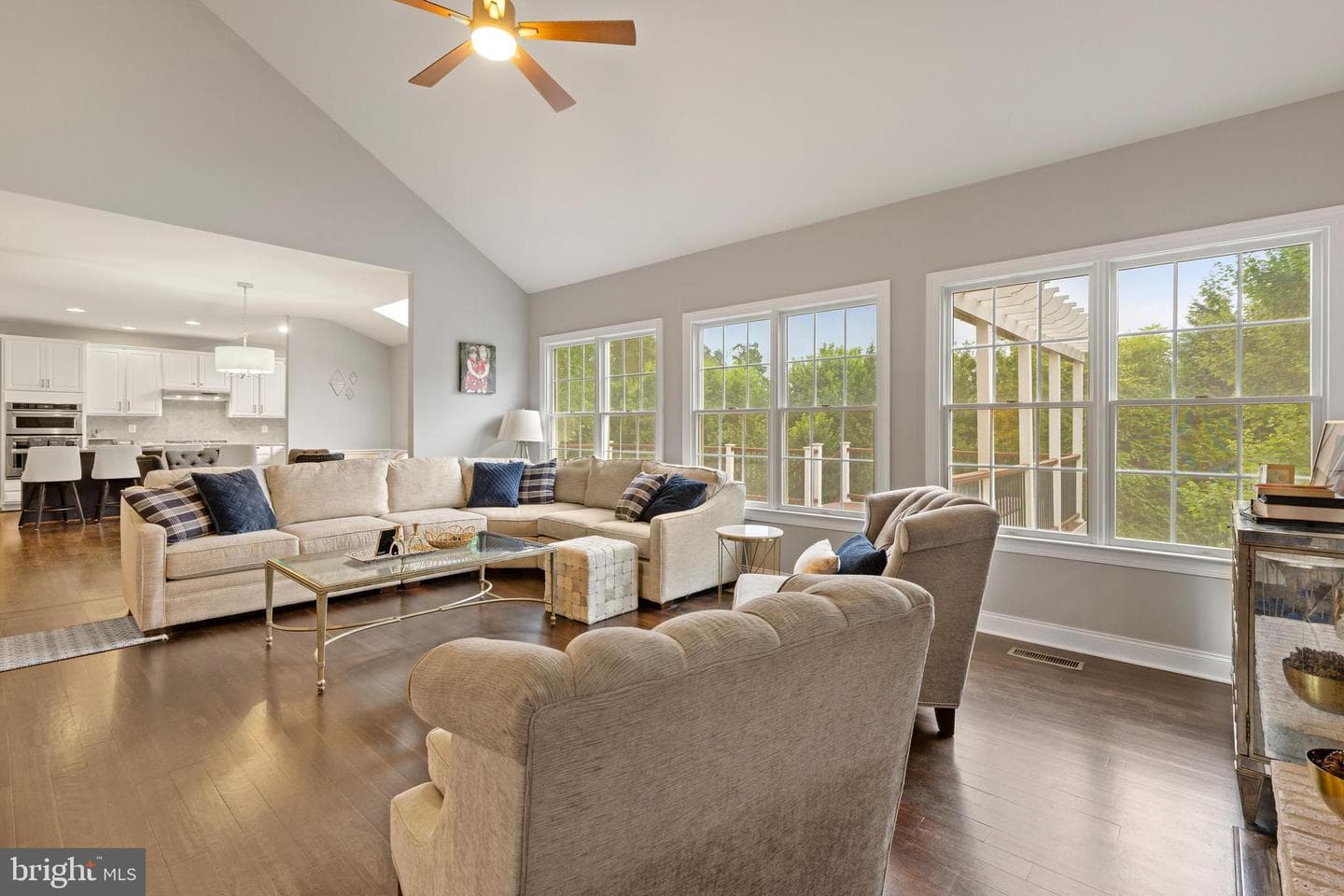 2122 Overlook Court photo 7