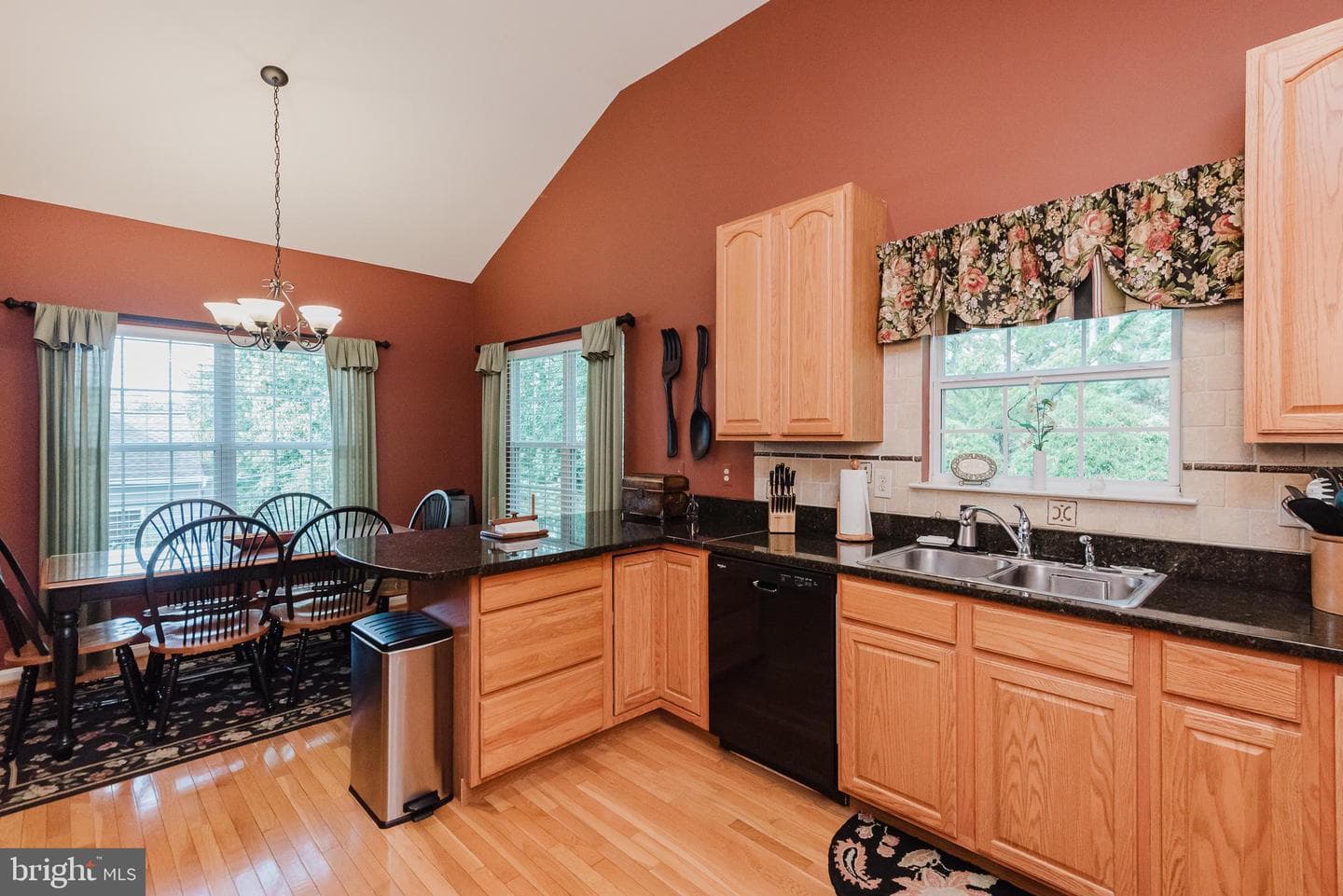 9 E Brook Hill Court photo 13
