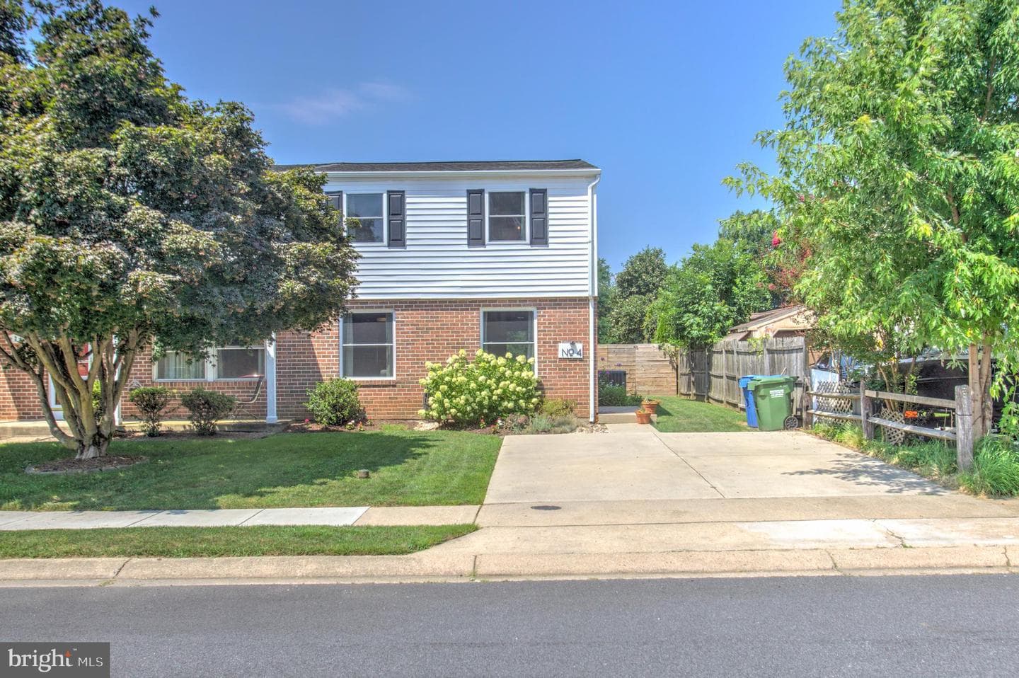 4 Court Drive photo 1