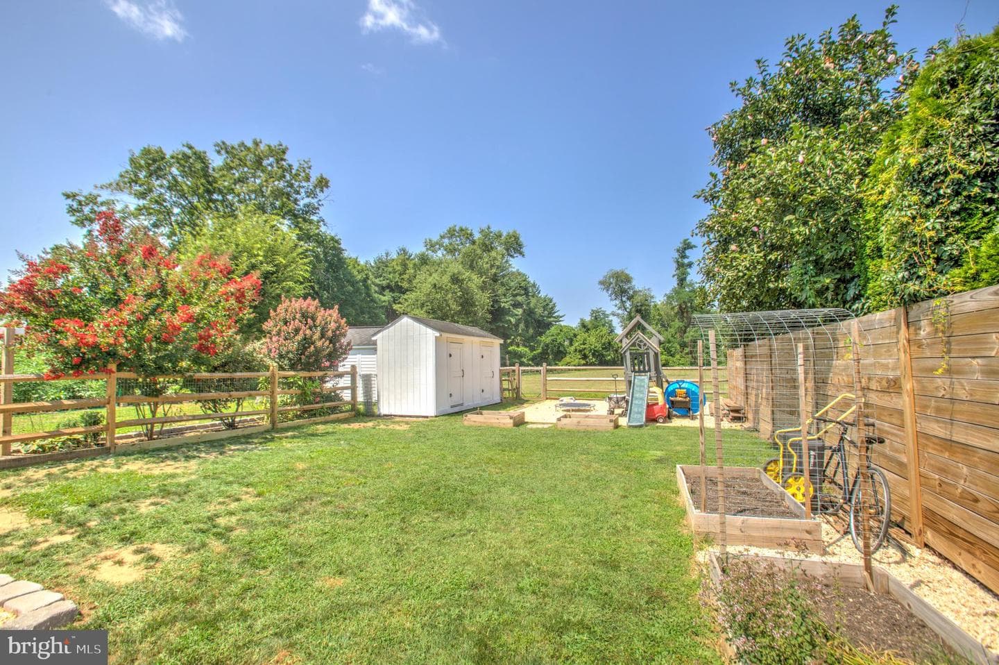 4 Court Drive photo 31