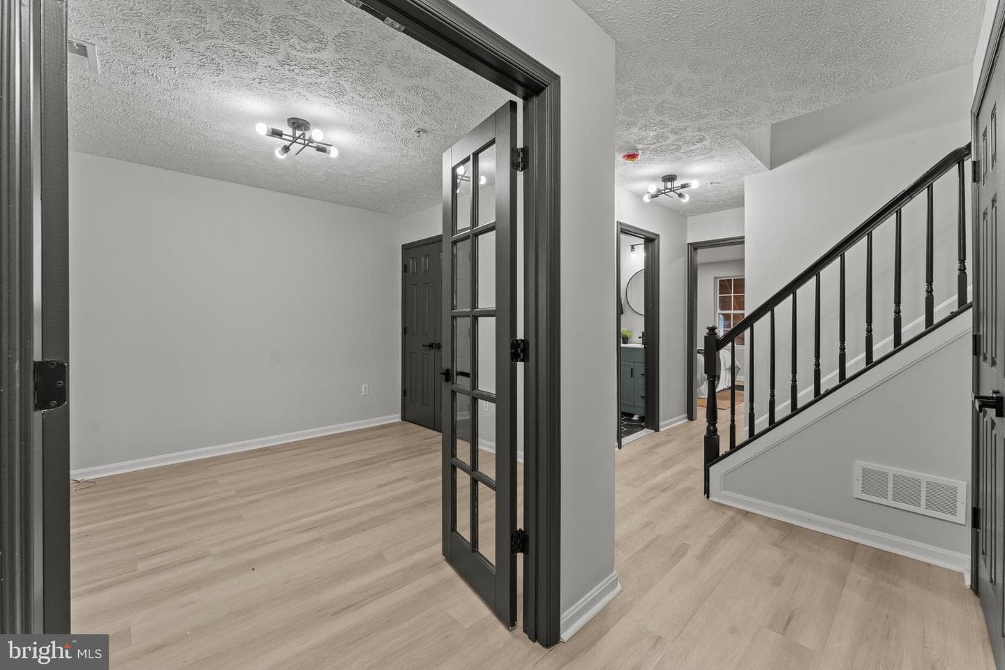 975 Pirates Court photo 3