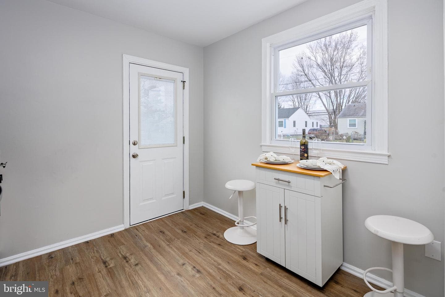 174 Deen Street E photo 10