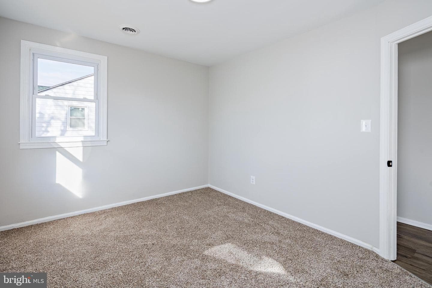 174 Deen Street E photo 13