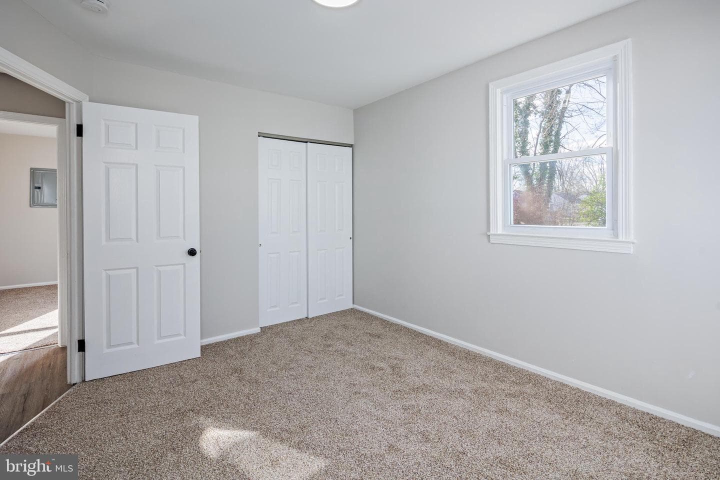 174 Deen Street E photo 14