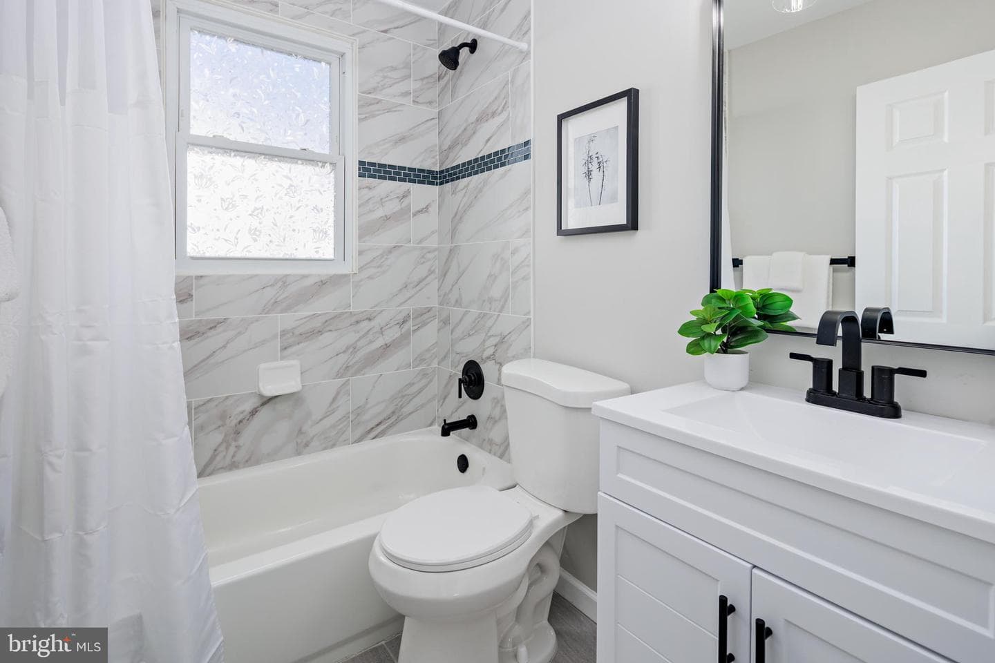 174 Deen Street E photo 15