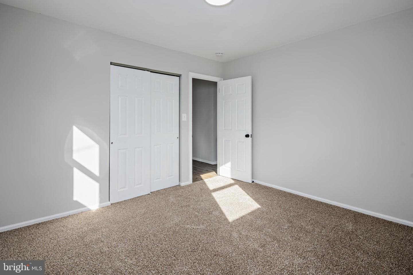 174 Deen Street E photo 18