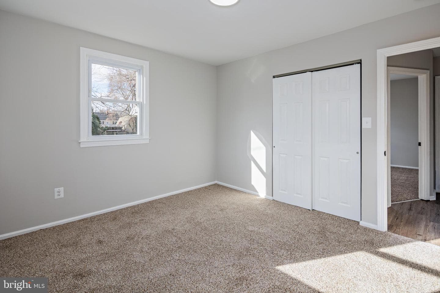 174 Deen Street E photo 19