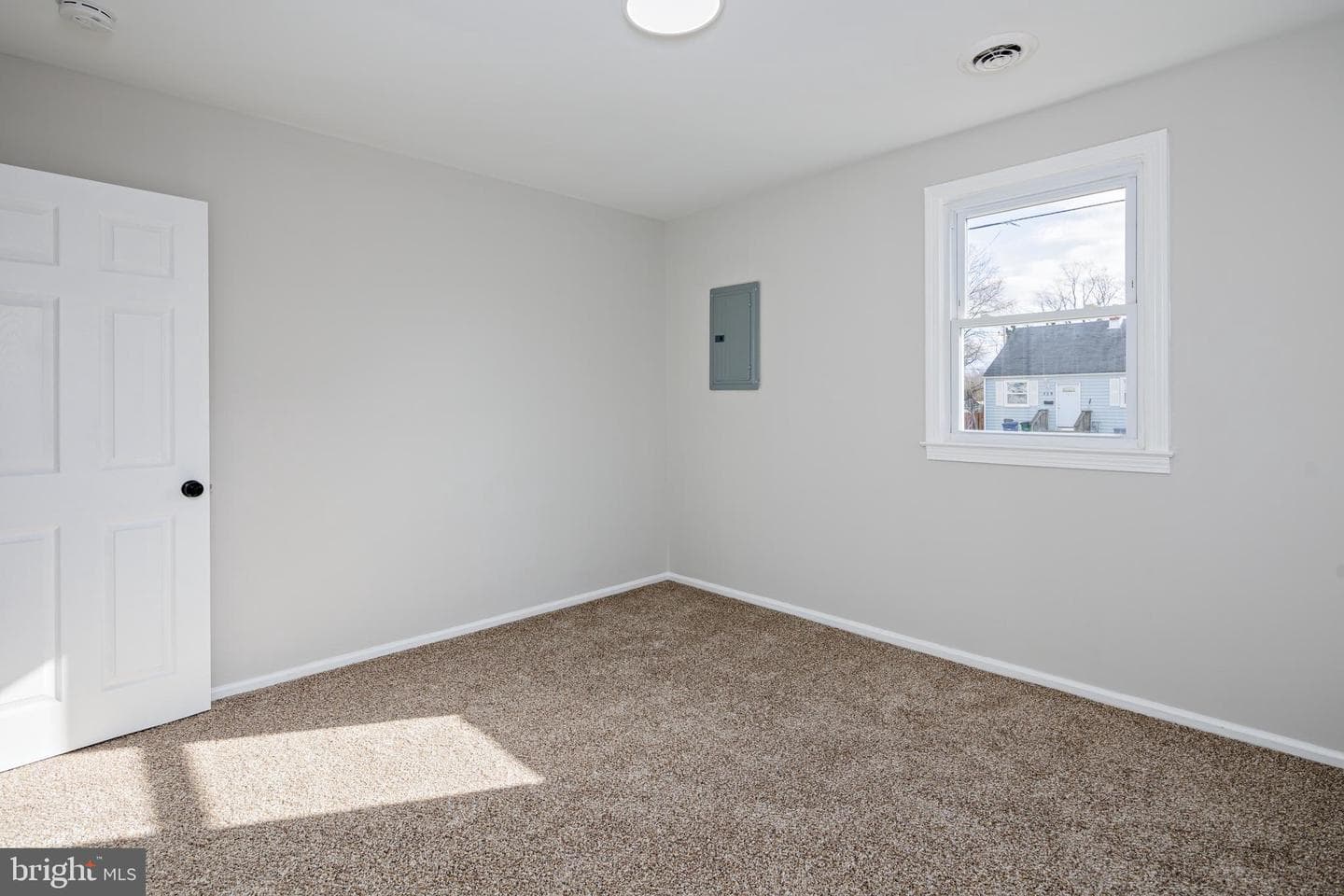 174 Deen Street E photo 20