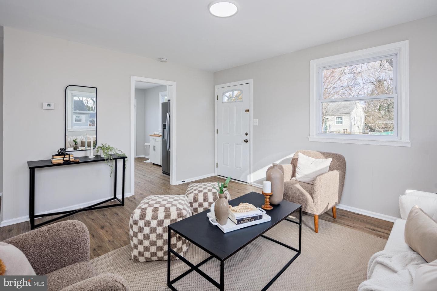 174 Deen Street E photo 3