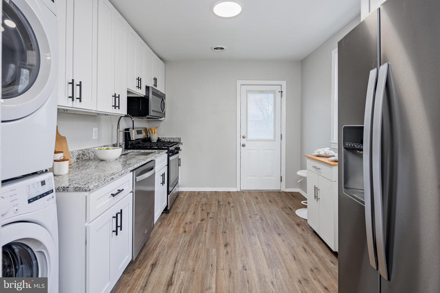 174 Deen Street E photo 7