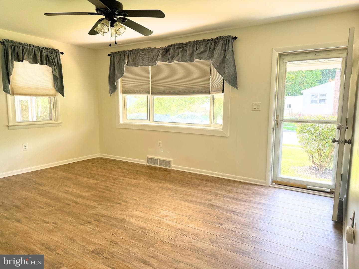709 Saint James Terrace photo 8