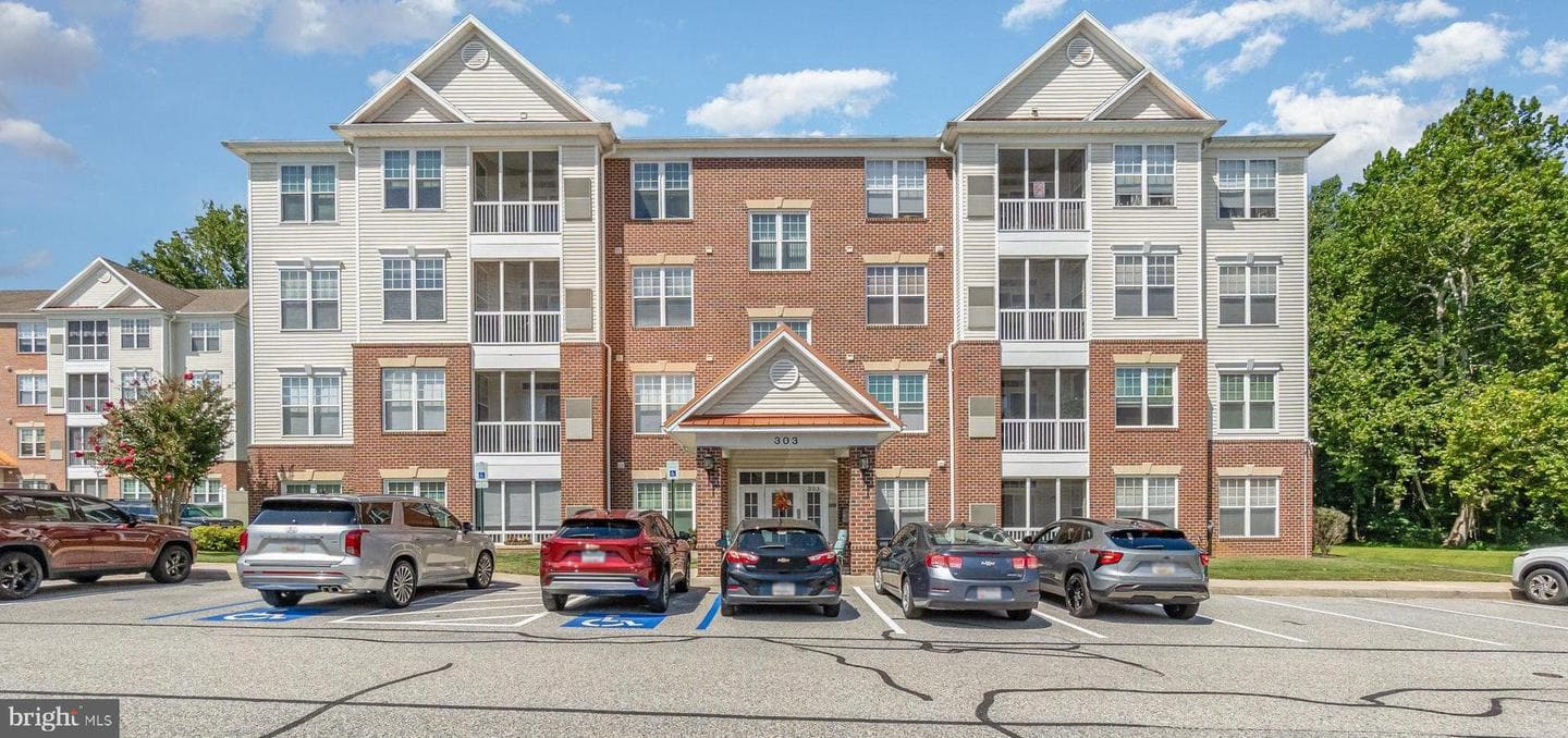 303 Tiree Court #302