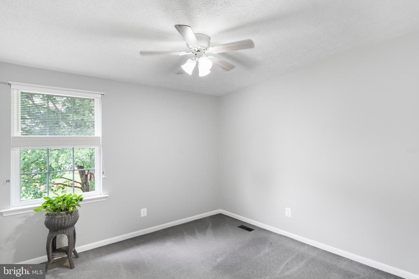 332 Ponfield Road E photo 30