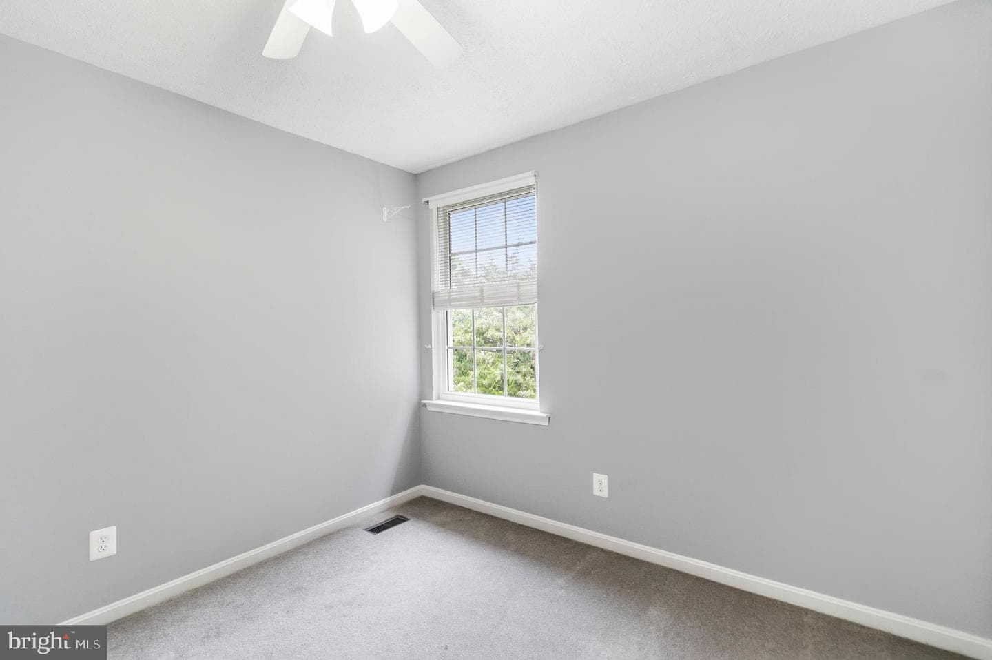332 Ponfield Road E photo 32
