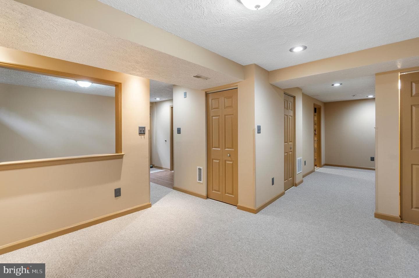 332 Ponfield Road E photo 37