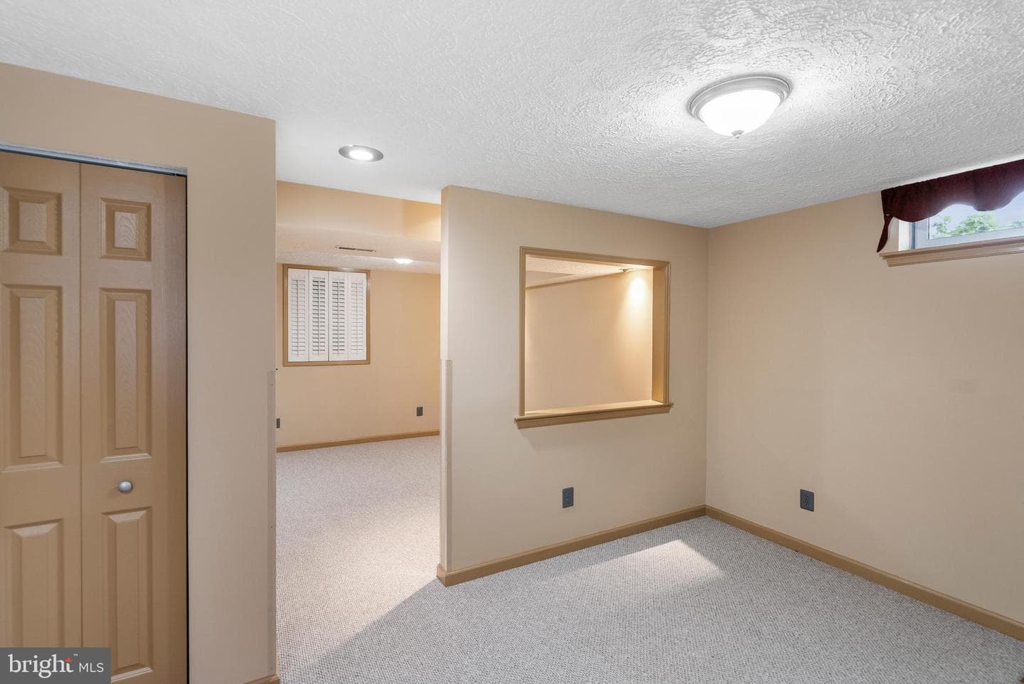 332 Ponfield Road E photo 39